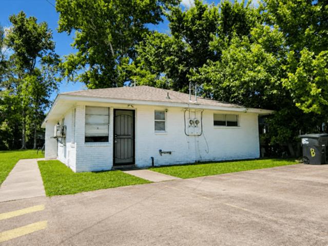 2 BR, 1 BA Apartment 7818 Oak Knoll Ln, Unit A, Houston, TX 77028