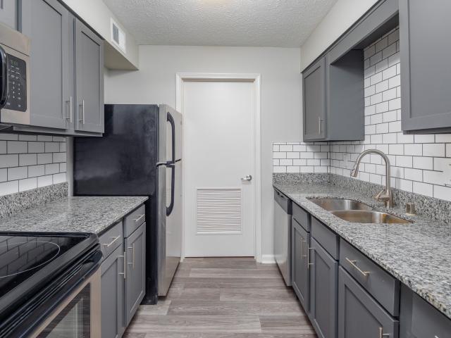 2 BR, 1 BA Apartment 7832 Royalty Ave Unit 1602F, Louisville, KY 40222