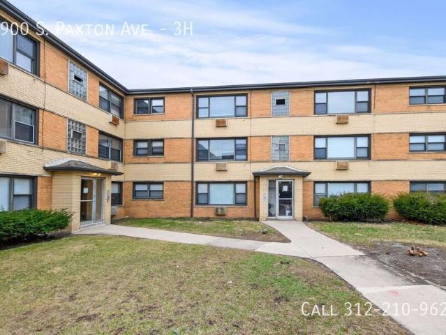 2 BR, 1 BA Apartment 7900 S. Paxton Ave Chicago, IL 60617