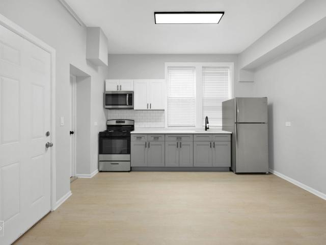 2 BR, 1 BA Apartment 7930 South Ingleside Avenue Unit 2542 1R, Chicago, IL 60619