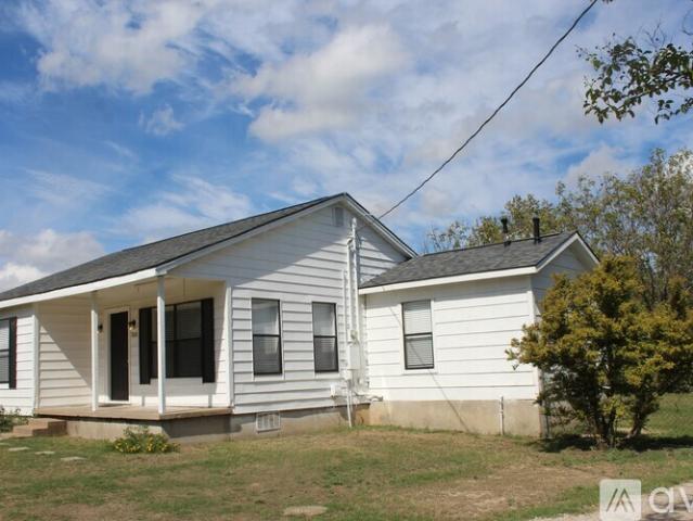 2 BR, 1 BA Apartment 703 East 2nd Street, Weatherford, TX 76086