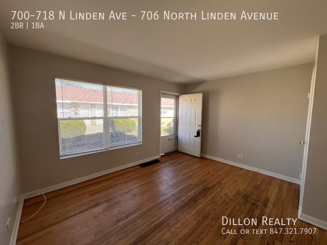 2 BR, 1 BA Apartment 700 718 N Linden Ave, Waukegan, IL 60085