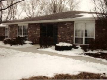 2 BR, 1 BA Apartment 707 Poplar St Marshall, IL 62441