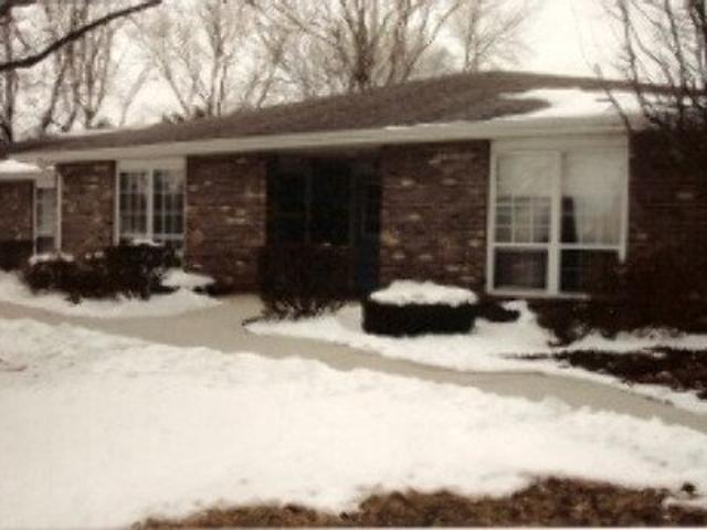 2 BR, 1 BA Apartment 707 Poplar St Marshall, IL 62441