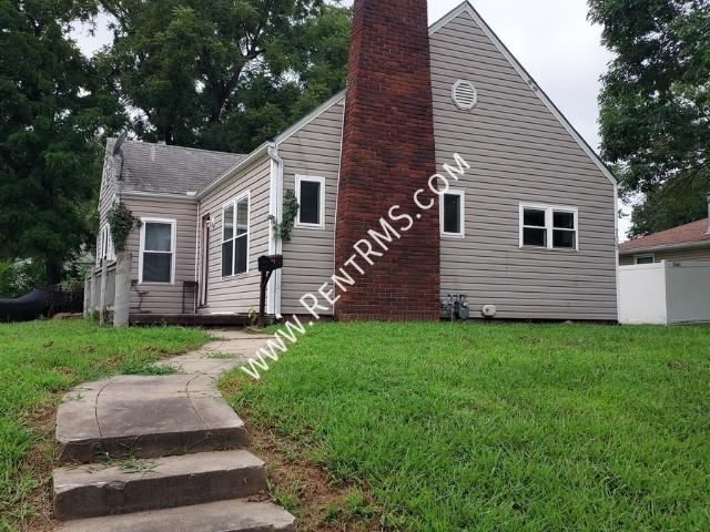 2 BR, 1 BA Apartment 709 SW Medford Ave, Topeka, KS 66606