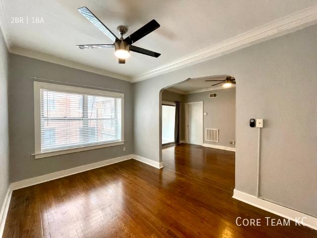 2 BR, 1 BA Apartment 710 W. 48th St Kansas City, MO 64112