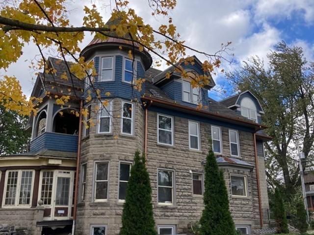 2 BR, 1 BA Apartment 711 Maple St, Unit Upper, West Bend, WI 53090