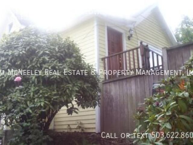 2 BR, 1 BA Apartment 714 SE Tacoma Avenue Lower, Portland, OR 97202