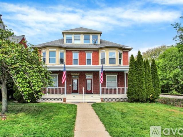 2 BR, 1 BA Apartment 715 Oak Hill Ave, Unit 1S, Hagerstown, MD 21740