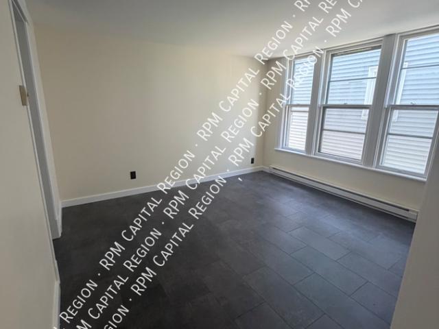 2 BR, 1 BA Apartment 71 N Brandywine Ave, Schenectady, NY 12307