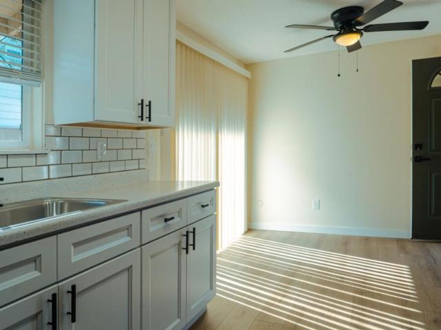 2 BR, 1 BA Apartment 7232 SE Insley Street, Portland, OR 97206