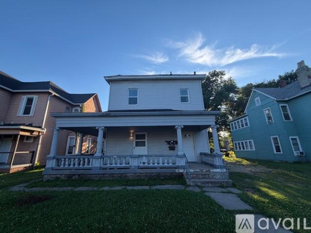 2 BR, 1 BA Apartment 725 S 7th St, Unit 2, Terre Haute, IN 47807