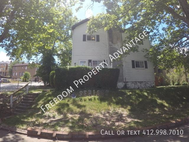 2 BR, 1 BA Apartment 726 E 9th Street, Munhall, PA 15120