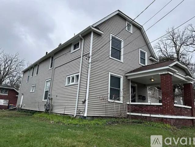 2 BR, 1 BA Apartment 729 College Avenue Northeast, Unit 729 College Ave #2, Grand Rapids, MI 49503