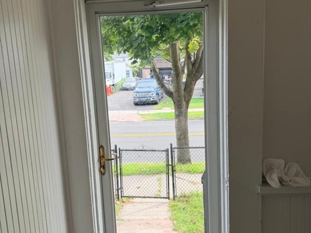 2 BR, 1 BA Apartment 72 Burnham Street, Hartford, CT 06112