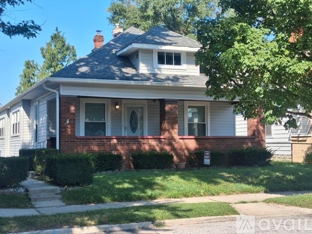 2 BR, 1 BA Apartment 72 South 4th Avenue, Beech Grove, IN 46107