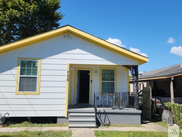 2 BR, 1 BA Apartment 735 Lees Lane, Unit 2, New Orleans, LA 70114