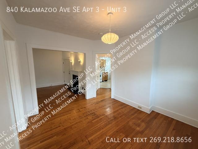2 BR, 1 BA Apartment 840 Kalamazoo Ave SE Apt 3, Grand Rapids, MI 49507