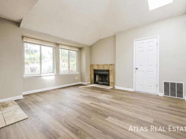 2 BR, 1 BA Apartment 842 S Uravan Court, Aurora, CO 80017