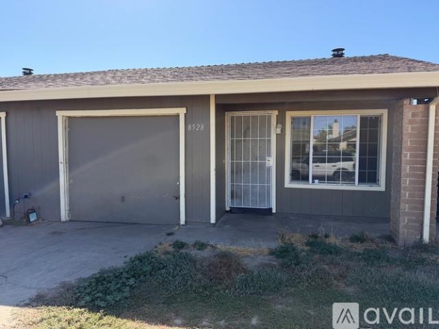 2 BR, 1 BA Apartment 8528 German Dr, Sacramento, CA 95828