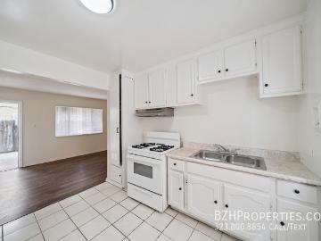 2 BR, 1 BA Apartment 8633 Denver Ave, Los Angeles, CA 90044