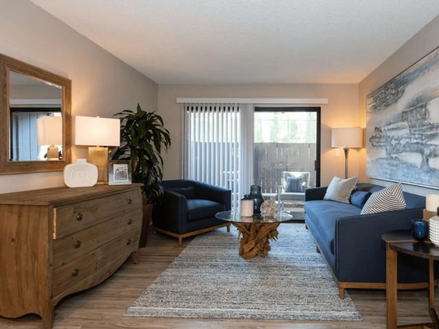 2 BR, 1 BA Apartment 8719 Woodman Way Unit 016, Sacramento, CA 95826