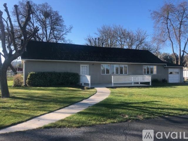 2 BR, 1 BA Apartment 880 S Bethel Rd, Templeton, CA 93465