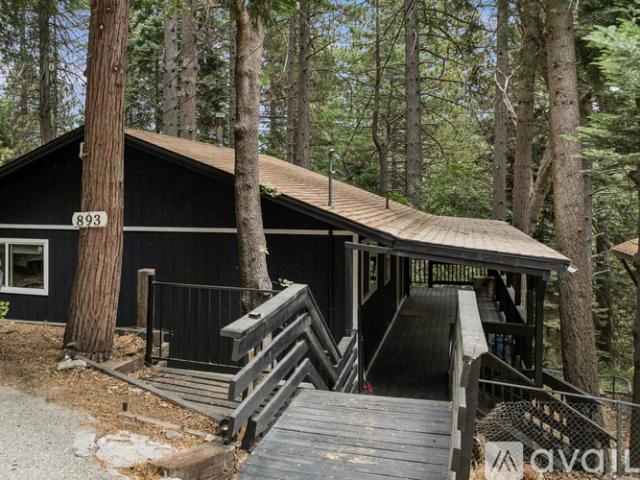 3 BR, 2 BA Apartment 893 Sierra Vista Dr, Lake Arrowhead, CA 92391