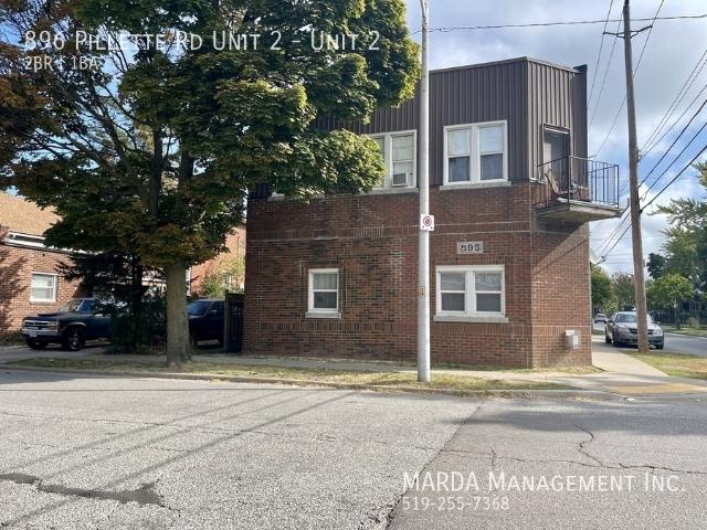 2 BR, 1 BA Apartment 896 Pillette Rd Unit 2, Windsor, ON N8Y 3B5