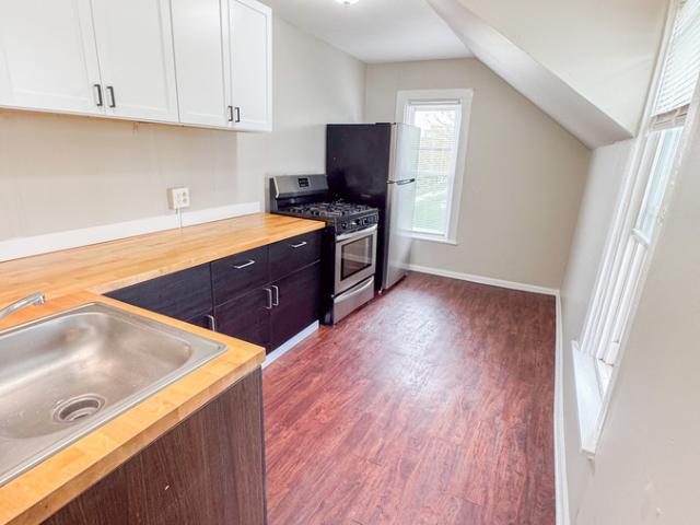 2 BR, 1 BA Apartment 800 Broadway Ave. NW, Grand Rapids, MI 49504