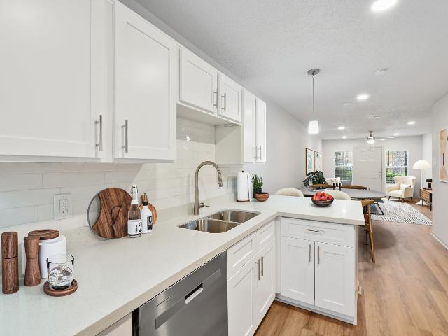2 BR, 1 BA Apartment 800 Heights Blvd. #25 Unit 17, Houston, TX 77007