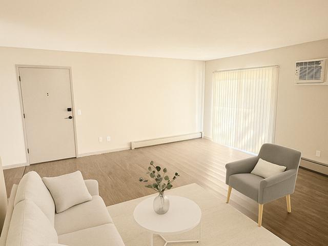 2 BR, 1 BA Apartment 802 Garfield St. W, Anoka, MN 55303