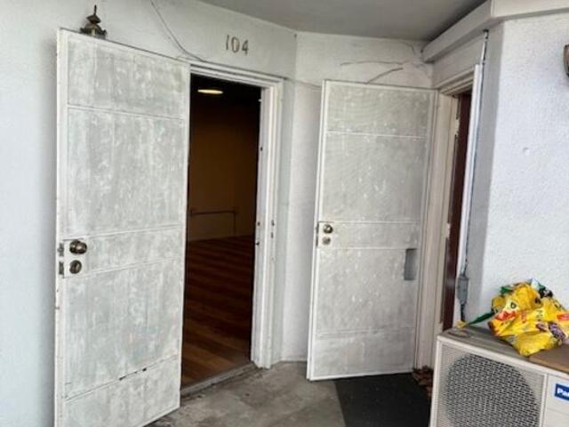2 BR, 1 BA Apartment 8032 West 3rd Street, Los Angeles, CA 90048