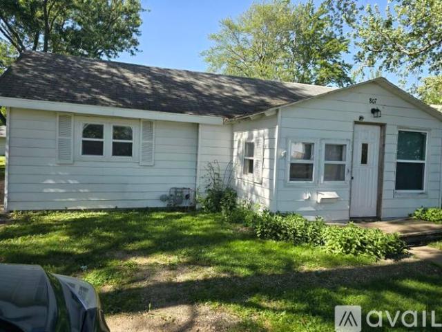 2 BR, 1 BA Apartment 807 W Illinois St, Oblong, IL 62449