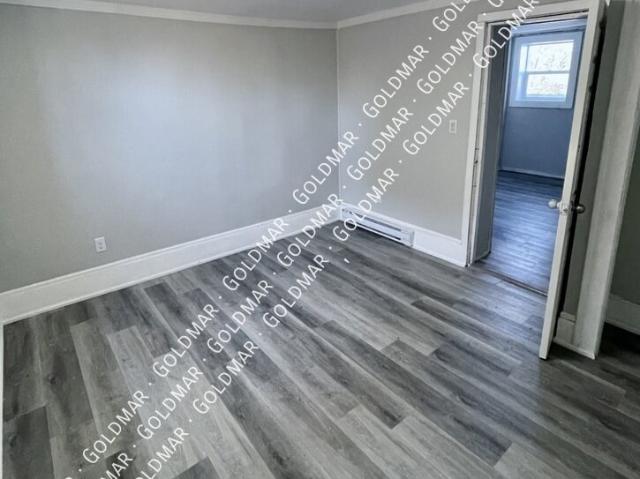 2 BR, 1 BA Apartment 807 Wellington Avenue, Windsor, ON N9A 5J7