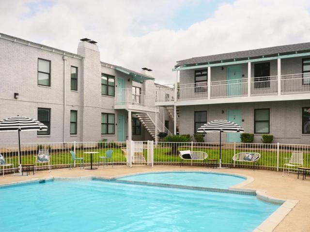 2 BR, 1 BA Apartment 8051 Broadway St Unit 1 242, San Antonio, TX 78209