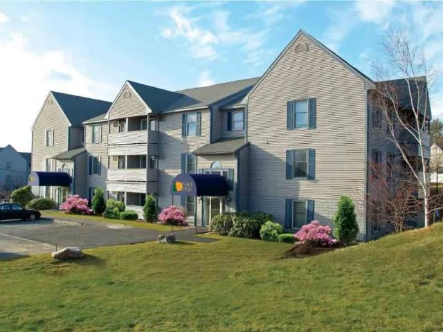 2 BR, 1 BA Apartment 80 Eastern Ave Unit 101 302, Manchester, NH 03104