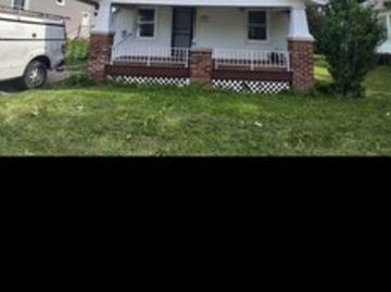 2 BR, 1 BA Apartment 813 E Lawrence St, Decatur, IL 62521