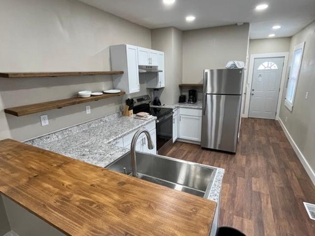2 BR, 1 BA Apartment 810 East 8th Street, Unit 1, Muscatine, IA 52761