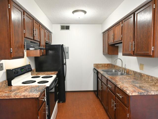 2 BR, 1 BA Apartment 811 Hawkeye Drive, Dubuque, IA 52001