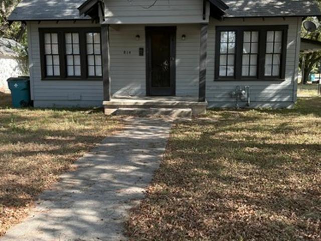 2 BR, 1 BA Apartment 814 W 3rd St, Clifton, TX 76634