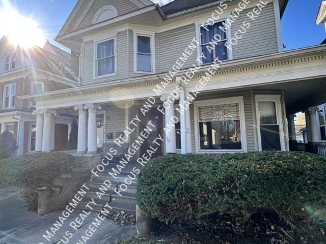 2 BR, 1 BA Apartment 815 N Columbus St, Lancaster, OH 43130