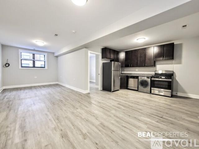 2 BR, 1 BA Apartment 819 W Waveland Ave, Unit 2 bed, Chicago, IL 60613