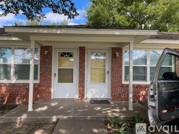 2 BR, 1 BA Apartment 819 E Lindsey St, Norman, OK 73071