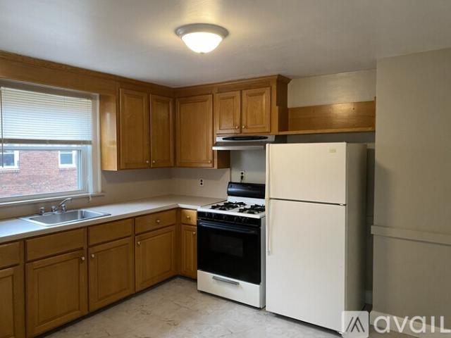 2 BR, 1 BA Apartment 81 Fuller St, Unit 3, Waltham, MA 02453