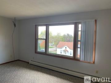 2 BR, 1 BA Apartment 821 W 5th St, Unit 5, Red Wing, MN 55066