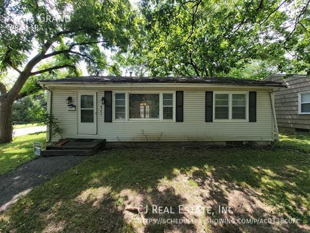 2 BR, 1 BA Apartment 8244 Grand, Kansas City, MO 64114