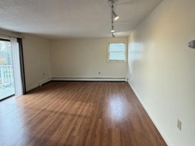 2 BR, 1 BA Apartment 826 State St, Unit 5, Bangor, ME 04401