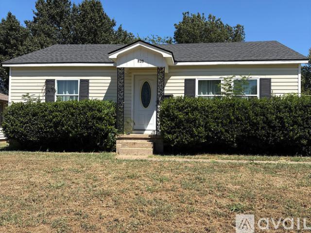 2 BR, 1 BA Apartment 828 E 5th St, Cushing, OK 74023