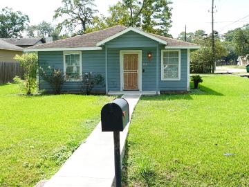 2 BR, 1 BA Apartment 8302 Caddo Road, Houston, TX 77078